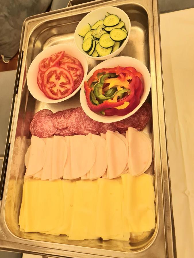 Azur krevet i doručak *